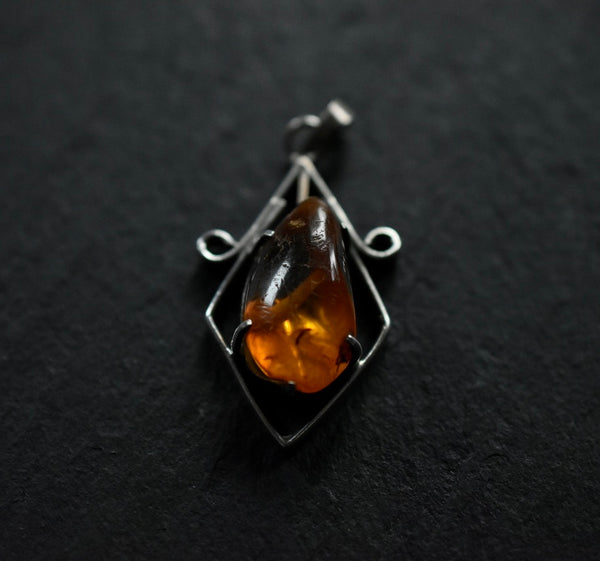 Eye-Catching Handcrafted Vintage Baltic Amber Silver Sterling 925 Pendant