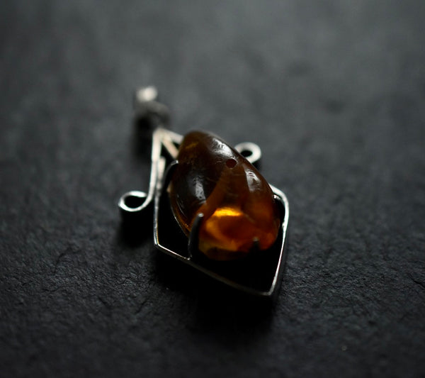 Eye-Catching Handcrafted Vintage Baltic Amber Silver Sterling 925 Pendant - Baga Ethnik Living