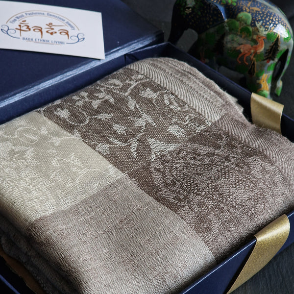 Soft Kashmiri Pashmina Scarf Handwoven Paisley Weave - White Ivor