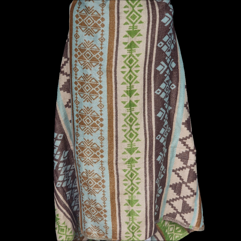 Boho Tasselled Shawl – Perfect for Cold Winter Days