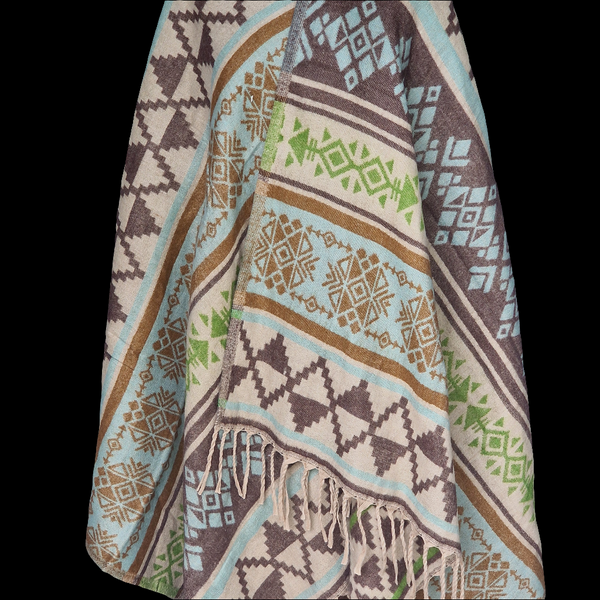 Boho Tasselled Shawl – Perfect for Cold Winter Days