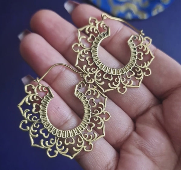 Unique Tunnel Floral Lotus Hoop Earring